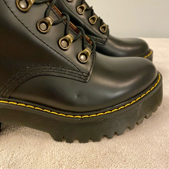 Dr. Martens Leona Heeled Boots Black Leather Smooth Combat Lace Up Shoes US 9 - Picture 10 of 12